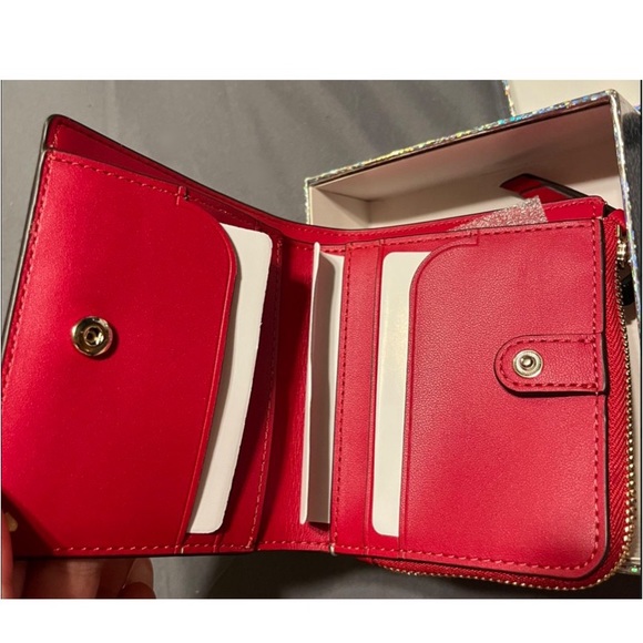 Kate Spade gift box, print Wallet. - Picture 2 of 7